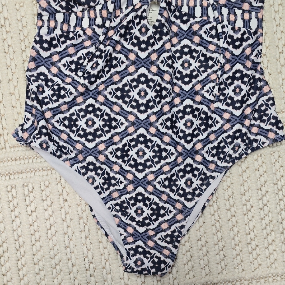 Jessica Simpson Black and White Geometric One Piece Swimsuit - Picture 5 of 12